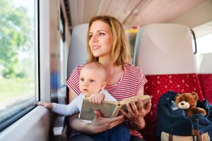 Comment survivre à un voyage solo en train avec un bébé - Madmoizelle